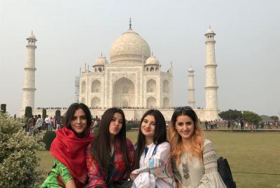 Excursión de un día al Taj Mahal desde Delhi con almuerzo en un h