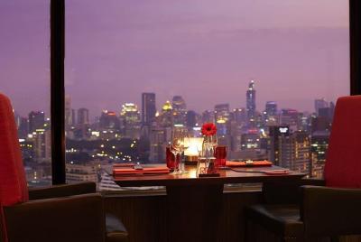 'Cena alrededor de la cena' en The Landmark Bangkok