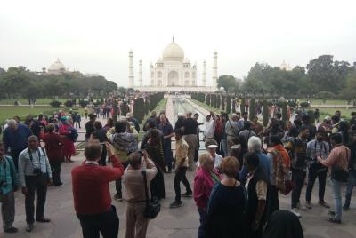Excursión de un día al Taj Taj Mahal desde Delhi en coche Excursión de un día al Taj Taj Mahal desde Delhi en coche