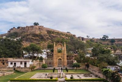 Excursión guiada privada de Chanderi de Orchha con almuerzo Excursión guiada privada de Chanderi de Orchha con almuerzo