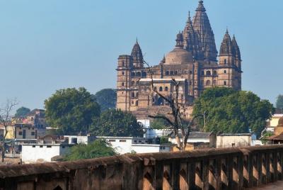 Senderos espirituales de Orchha (tour guiado a pie de 2 horas por los templos) Senderos espirituales de Orchha (tour guiado a pie de 2 horas por los templos)