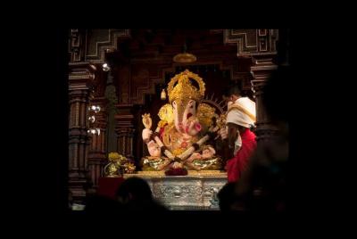 Experimente la cultura espiritual en Pune con un local: un recorrido a pie único de 2 horas Experimente la cultura espiritual en Pune con un local: un recorrido a pie único de 2 horas