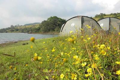 Camping junto al lago cerca del lago Pavna