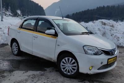 Traslado privado de ida y vuelta desde Srinagar a Gulmarg Traslado privado de ida y vuelta desde Srinagar a Gulmarg