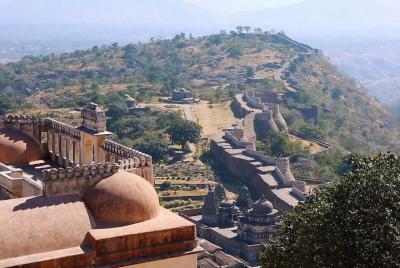 Excursión de un día a Udaipur a Kumbhalgarh Fort - Coche privado 