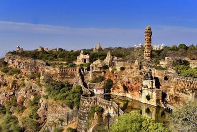 Chittorghar haciendo turismo en coche