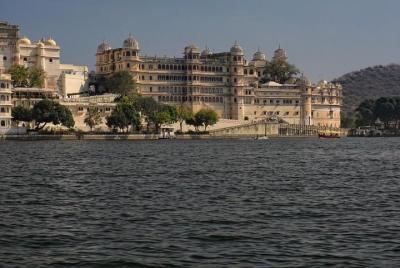Recorrido privado por la ciudad de día completo en Udaipur con pa