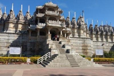 Traslado privado desde Udaipur a Jodhpur con paradas opcionales