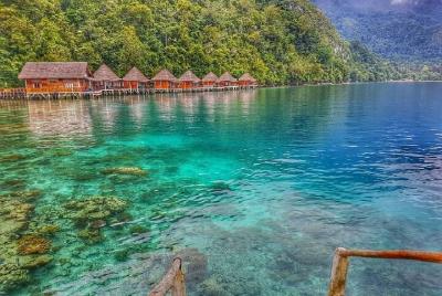 Excursión de 4 días a la playa de Ora, isla Seram desde Ambon