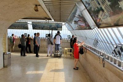 Tour por la ciudad con guía y almuerzo: conozca más de cerca Jaka