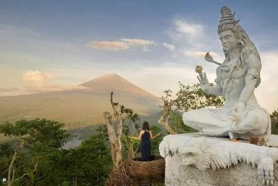 Ubud Gate Heaven Waterfall East Bali: visita guiada privada Ubud Gate Heaven Waterfall East Bali: visita guiada privada