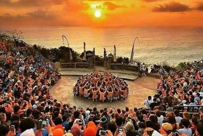 Tour privado de deportes acuáticos: kecak fire dance y uluwatu te