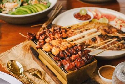 Mezcle Satay en Kuta con 60 minutos de masaje corporal tradiciona