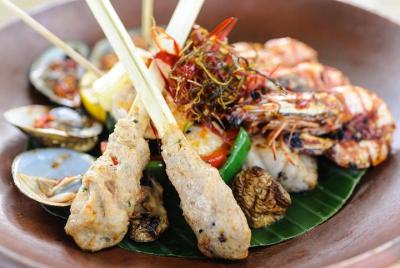 Bali Night Street Foodie Tour como un local (comidas incluidas)
