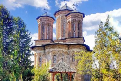 Tumba de Drácula, monasterios místicos y palacio del lago Mogosoa