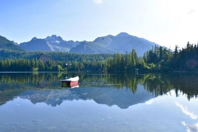 Familia de Tatras Alto Senderismo con traslado desde Bratislava