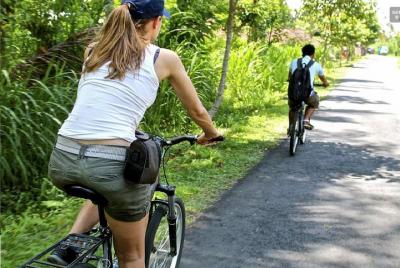 Recorrido privado en bicicleta por Lombok: recorrido por el templ