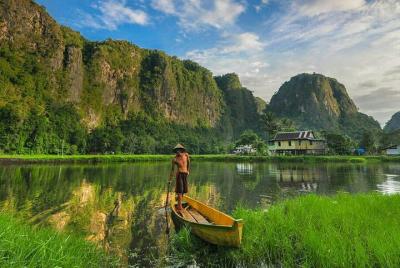 Montañas Karsts de Makassar y vida en la aldea