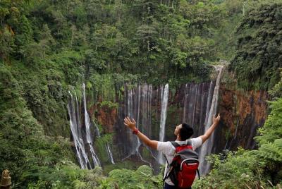 1 día - Tumpak Sewu Waterfall y Goa Tetes Cave Trekking // 07:00  1 día - Tumpak Sewu Waterfall y Goa Tetes Cave Trekking // 07:00