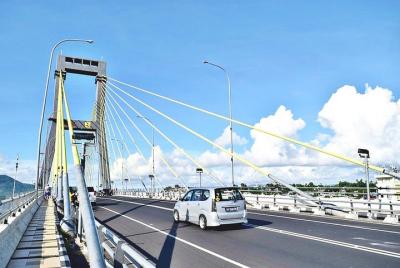 Manado a tu manera con guía (alquiler de vehículos privados)