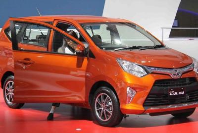 Alquile un automóvil para recoger el aeropuerto Samratulangi de M