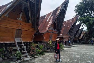 Tour privado de día completo a la isla de Samosir desde el norte 