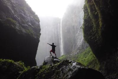 Explore la cascada de Tumpak Sewu