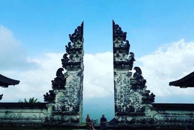 Bali: Instagrams Tour Lempuyang Temple, Tirta Gangga- Tukad Cepun Bali: Instagrams Tour Lempuyang Temple, Tirta Gangga- Tukad Cepun