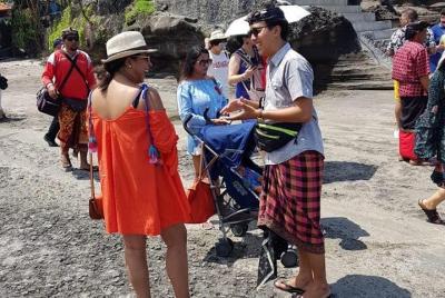 Tour de día completo: Monkey Royal Temple y Tanah Lot Tour