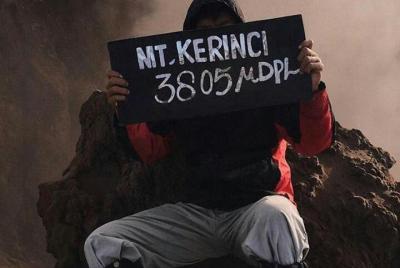 Escalar montañas en el oeste de Sumatra