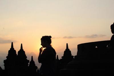 Amanecer y templos de Borobudur desde Yogyakarta