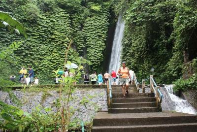 Alquiler de coches de todo el día en Bali - Tour Belleza del Nort Alquiler de coches de todo el día en Bali - Tour Belleza del Nort