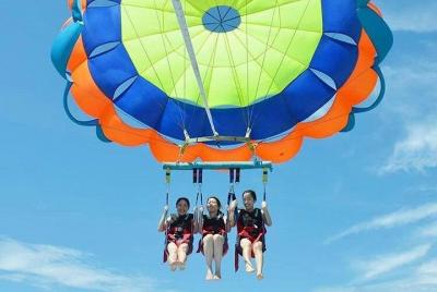 Bali Parasailing Adventure en la playa de Tanjung benoa