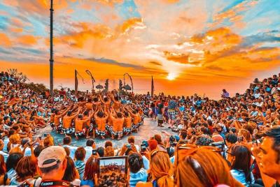 Atardecer en el templo de Uluwatu y danza del fuego de Kecak