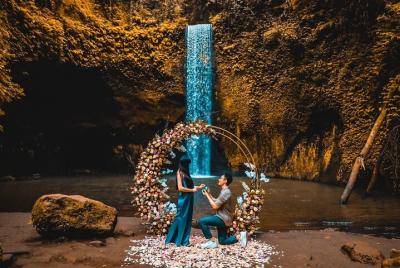 Excursión privada de un día a la cascada y columpio en la jungla 