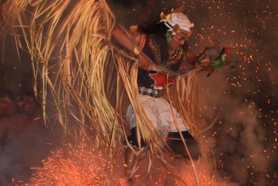 Visita nocturna a la danza de Kecak, la danza del fuego y la danz