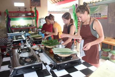 Clase de cocina balinesa (visita a Monkey Forest Ubud y al templo
