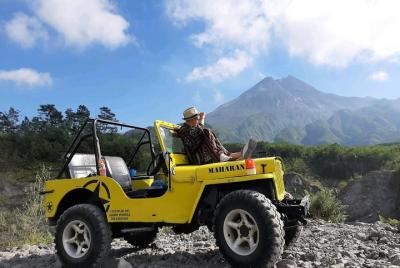 Yogyakarta Jeep Lava Tour Merapi con guía en inglés / holandés / 