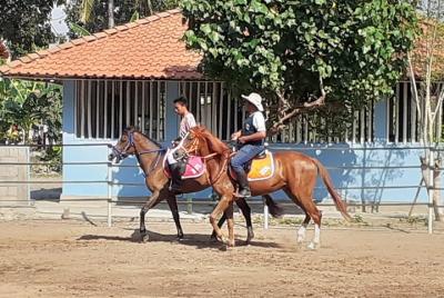 Clase de equitación en Prambanan