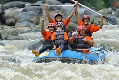 Yogyakarta Privéreis: Elo Raften conoció a Nederlandstalige Gids