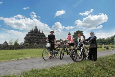 Borobudur amanecer desde la parte superior del templo, prambanan 