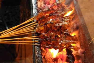 Noche de comida en la calle de Yogyakarta