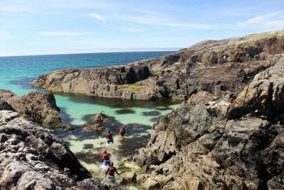 Coasteering en el salvaje camino del Atlántico. Ballyconneely, Co