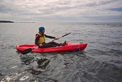 Kayak de mar a las cuevas marinas de Connemara a lo largo del Cam