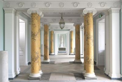 Recorrido por el elegante arboreto y jardines Regency House adecu