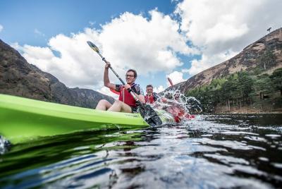 Aventura familiar en kayak. West Cork. Guiado. 2 horas. Aventura familiar en kayak. West Cork. Guiado. 2 horas.