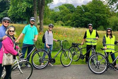 Recorrido en bicicleta para grupos pequeños por la vía verde de l Recorrido en bicicleta para grupos pequeños por la vía verde de l