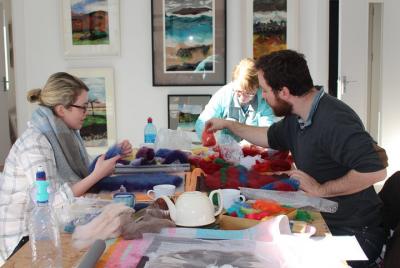 Talleres de telas creativas, Toreen, Connemara. Opciones de medio Talleres de telas creativas, Toreen, Connemara. Opciones de medio