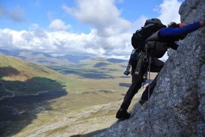 Escalada en roca y rappel. Piedra redonda Guiado. 2 horas y media