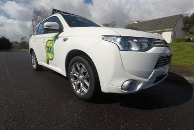 Traslado privado desde Kenmare al aeropuerto de Shannon con wifi 